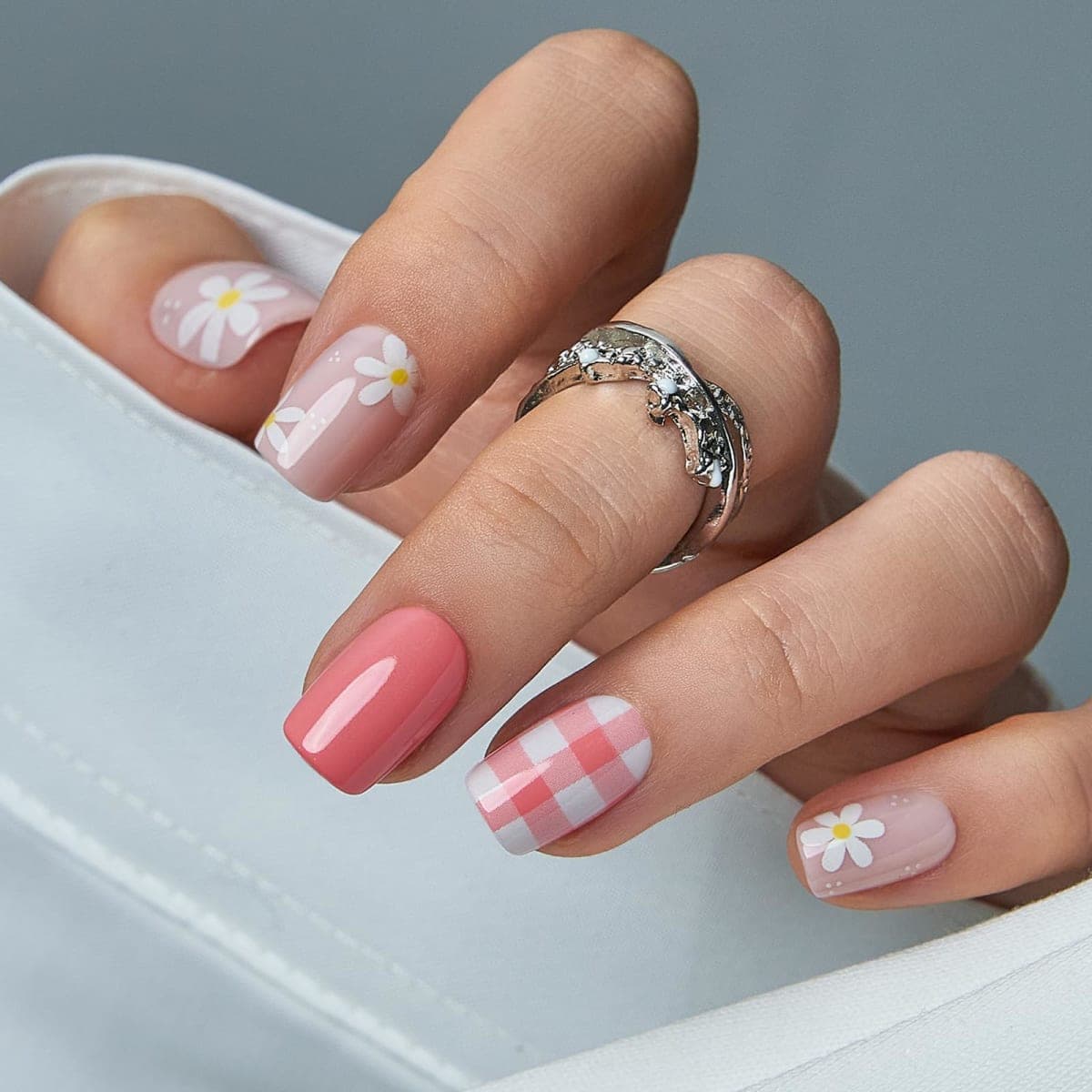 CurvLife Short Square Floral Press On Nails, Daisy Picnic Love Yellow Pink