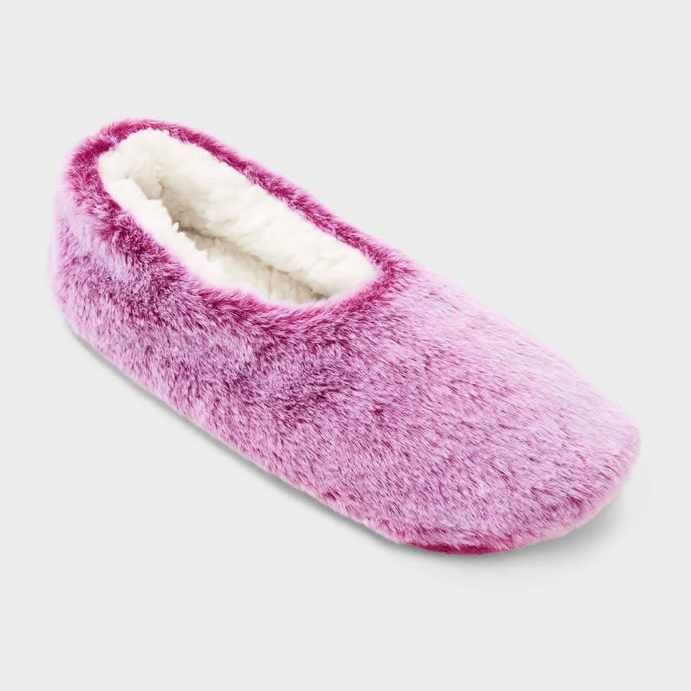 Women's Faux Fur Cozy Pull-On Slipper Socks with Grippers - Auden™ Berry M/L