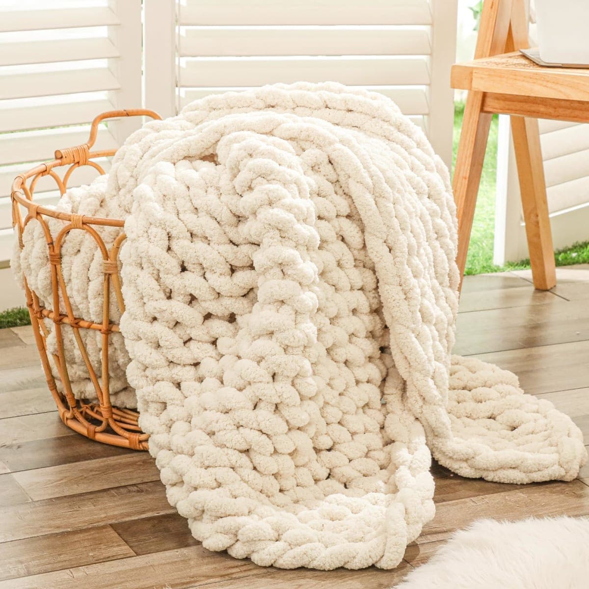 Chunky Knit Blanket Throw 40x60, Soft Chenille Yarn Knitted Throw Blanket, Chunky Chenille Blanket, Handmade Thick Cable Knit Throw, Plush Throw Blanket for Couch Bed Sofa (Beige)